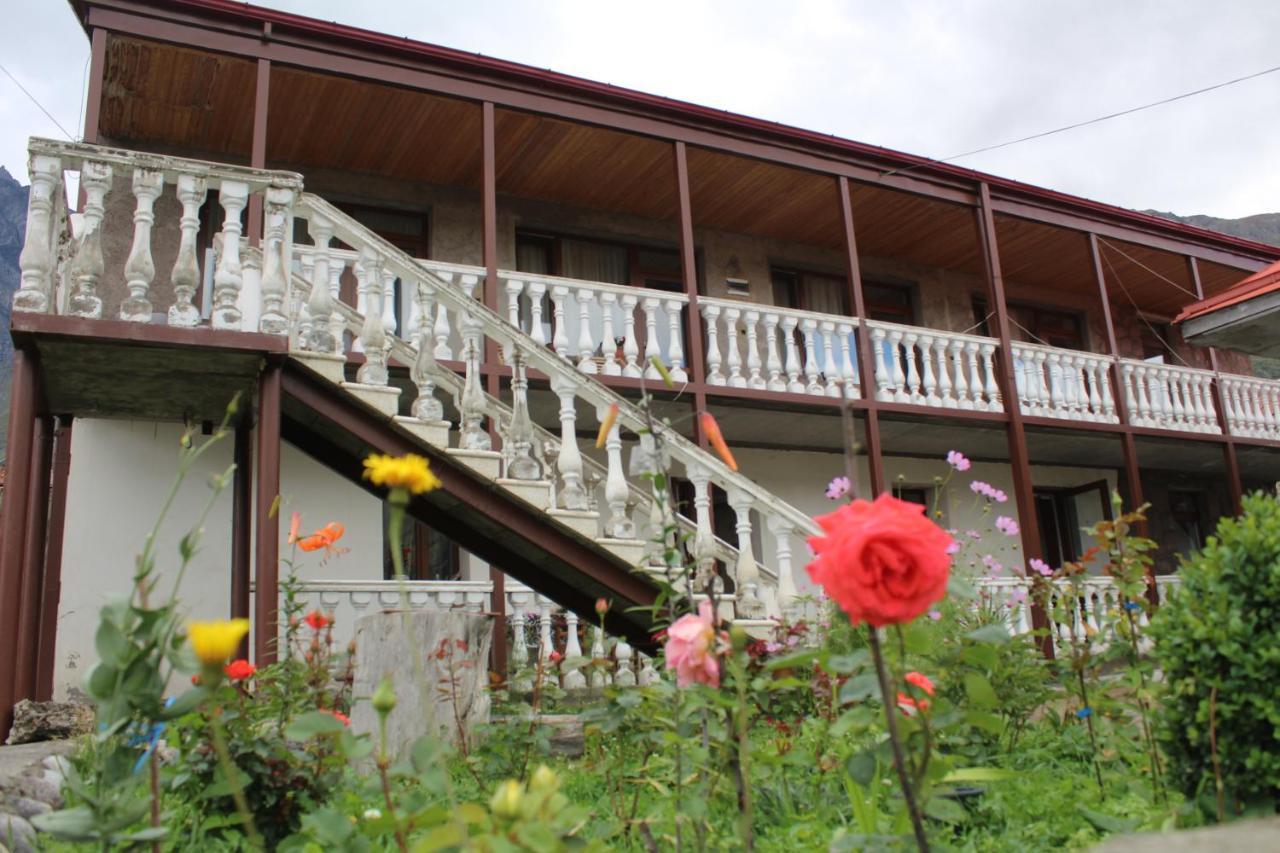 Roza Guesthouse Kazbegi Eksteriør billede