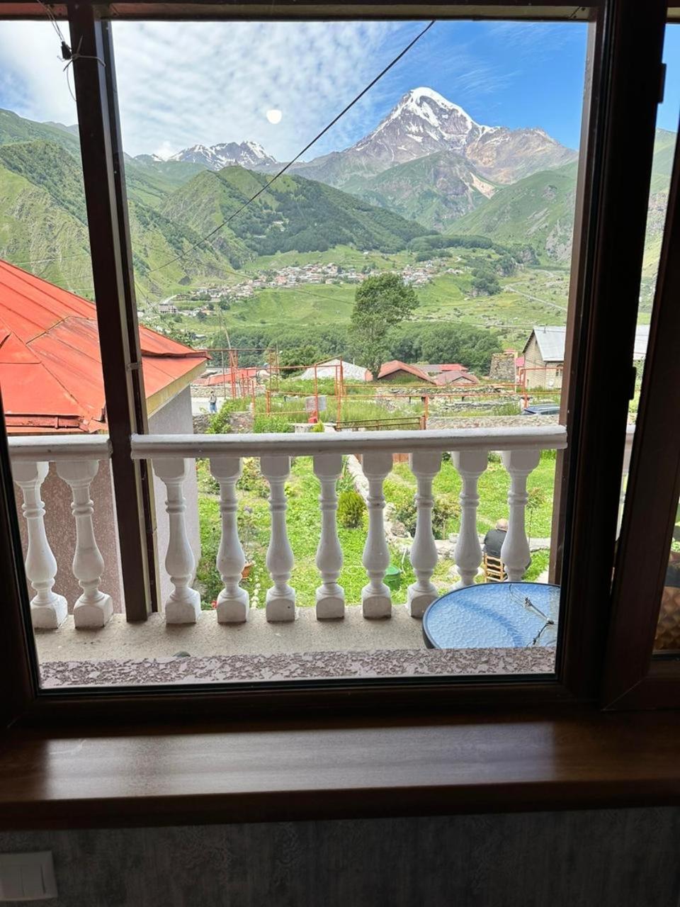 Roza Guesthouse Kazbegi Eksteriør billede